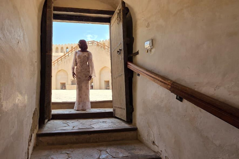 From Muscat: Nizwa, Jabreen, and Bahla Fort Day Sharing Tour