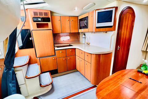 Yacht cruise Biscayne Bay, Miami Beach and Sand bar. 42Ft Yacht cruice Biscayne Bay, Miami Beach and Sand bar