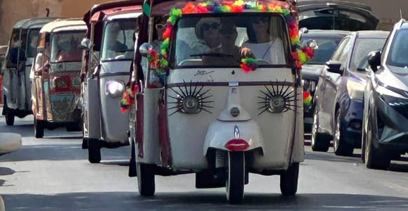 Syracuse: Ortigia Tuk-Tuk Tour with Food Tasting