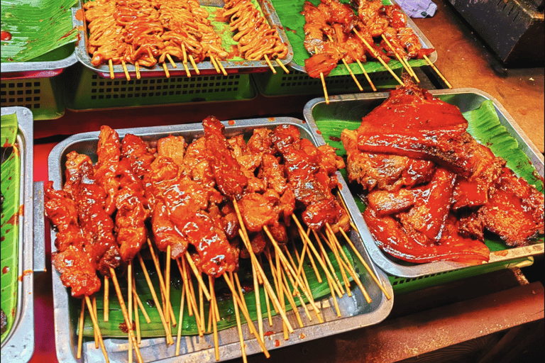 Makati: Discover the flavors of street food with the balut experience