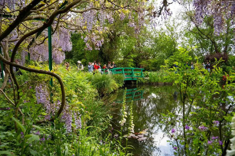 Van Gogh & Monet Villages: Full-Day Tour from Paris