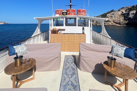 Ibiza: Solar Eclipse Cruise with Lunch, Drinks, and DJ