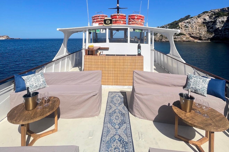 Ibiza: Solar Eclipse Cruise with Lunch, Drinks, and DJ