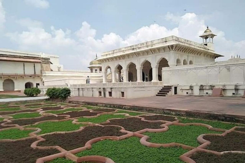 Agra: Skip-the-Line Taj Mahal Express Entry Ticket