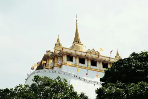 Bangkok: Wat Suthat, Reuzenschommel, Wat Saket