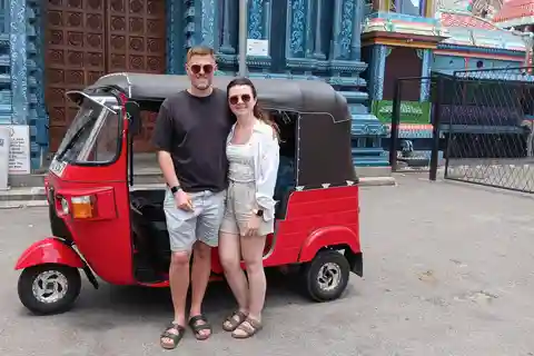 Colombo: Guided City Tour by Tuk Tuk Morning OR Evening