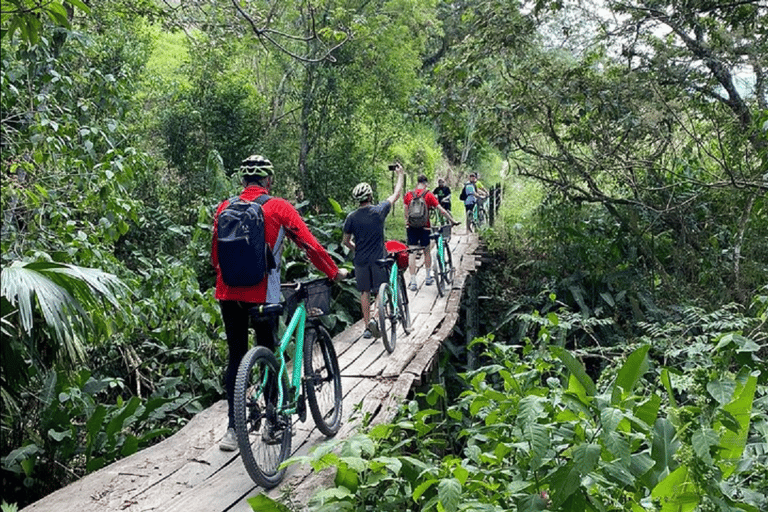 Medellín: Mountain Bike Tour with Lunch and Pickup
