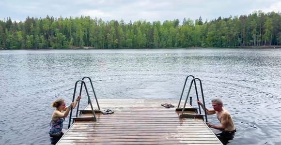 Von Helsinki aus: Wanderung und Sauna im Sipoonkorpi-Nationalpark