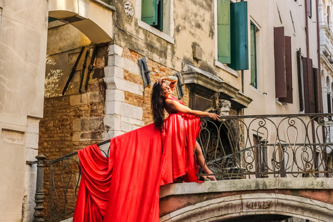 Venice: Flying Dress Photoshoot with video option Standard: 45 mins | 20 photos