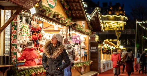 Edinburgh: Holiday Walking Tour with Donuts & Sweet Treats