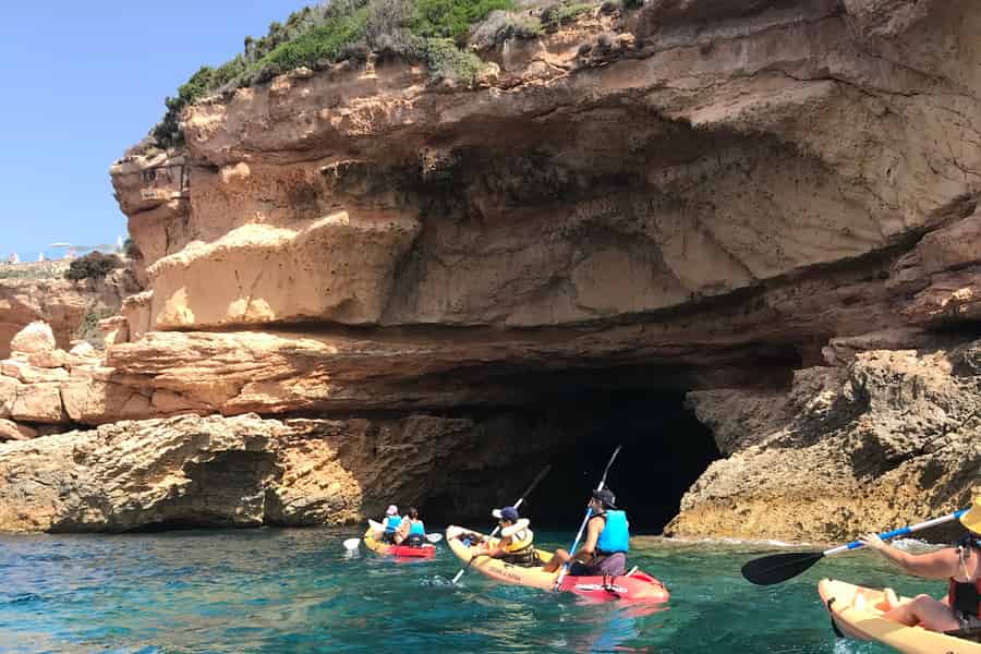 Cala Codolar: Kajak-Tour mit Schnorcheln im Meer und Höhlen. Foto: GetYourGuide Cala Codolar: Kajak-Tour mit Schnorcheln im Meer und Höhlen. Foto: GetYourGuide