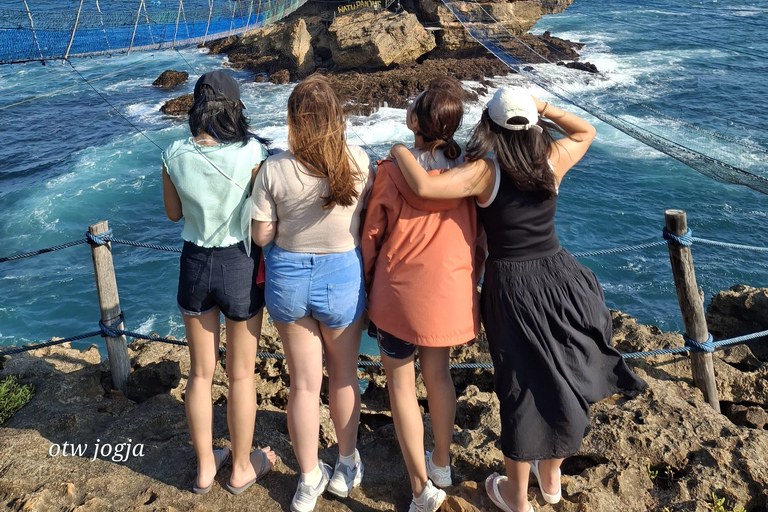 Yogyakarta: spiaggia di Timang, grotta di Pindul e tour con droniYogyakarta: spiaggia di Timang, grotta di Pindul e tour con drone