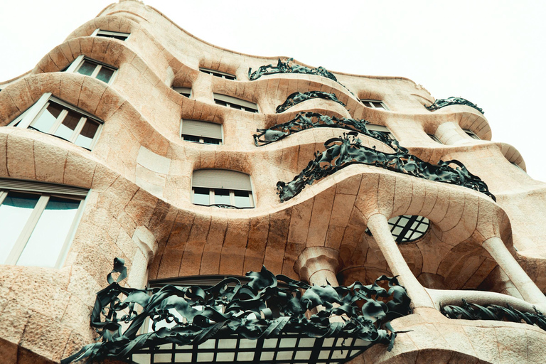 Barcelona: Gaudí's Houses Walking Tour with Guide