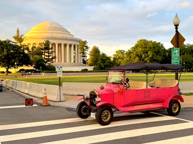 Washington, DC: Day &amp; Night Electric Cart &amp; Vintage Car Tour