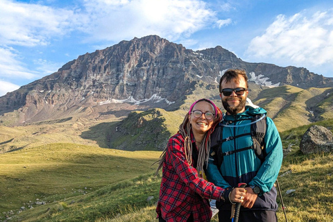 Wędrówka do jeziora Rapi i północnej ściany Aragats