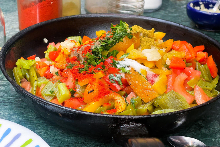 Cours de cuisine à Marrakech avec le chef Hassan, experts en tajinePetit groupe