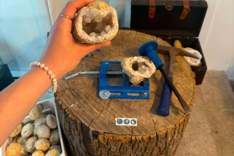 Quebec: Break your own geode and take its crystals home with you Quebec City: Break your own Geode and take its crystals home with you