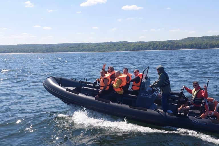 Schnellboot am Ende des Piers in Sopot. Geschwindigkeit 100 km/h