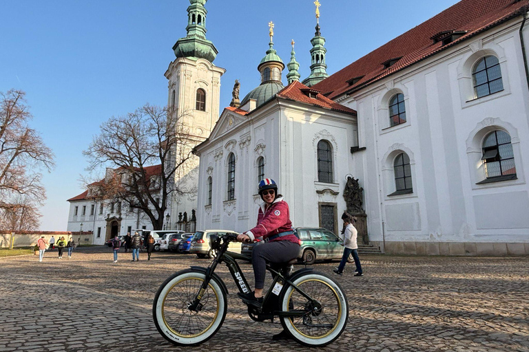 Prague Viewpoints & Historical Ebike Tour 4 Hours: Group E-Bike Tour