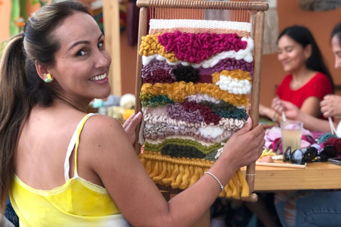 Miraflores: Weaving workshop with Peruvian fibers and a cultural focus