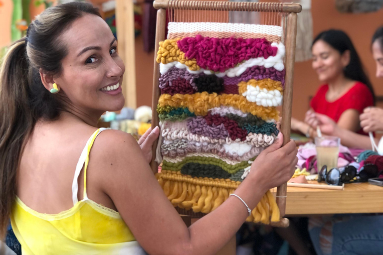 Miraflores: Weaving workshop with Peruvian fibers and a cultural focus