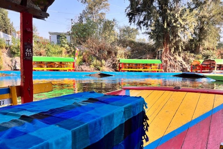 Musique et tequila à Xochimilco, visite de Coyoacán et CUMusique et Tequila à Xochimilco visite Coyoacán et CU