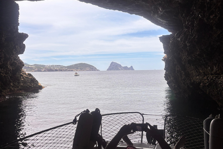 Ibiza: Formentera Boat Tour with Snorkeling and Snacks