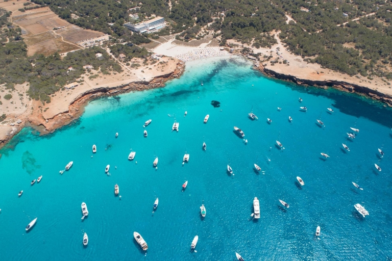 Ibiza: Boottocht naar Formentera met Open Bar & PaellaFormentera: zeilen naar het prachtige eiland