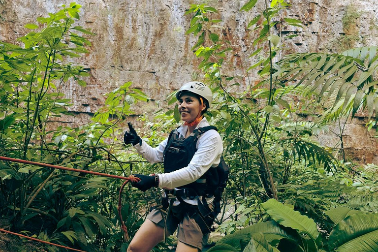 San Cristobal: Arch of Time Tour for 2 days Kayak to the Arch of Time