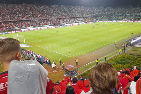 Medellín: Mecz piłki nożnej na stadionie Atanasio i wycieczka z przewodnikiem