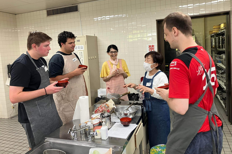 【Nagoya】Platos caseros japoneses ～Ichiju sansai～