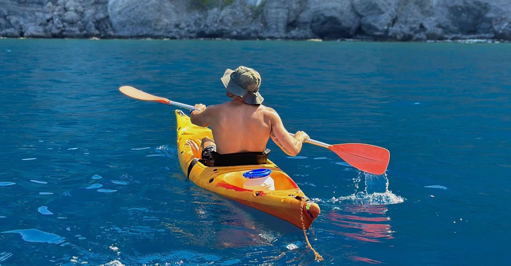 Private Kayak Tour zu Füßen der Riesenklippen - Hizvo