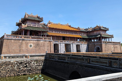 Playa de Da Nang y patrimonio de Hue: tour de 3 días con todo incluido