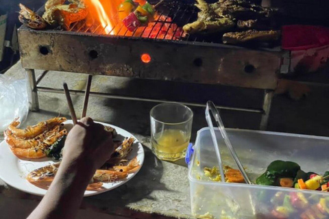 Hoi An: Pescaria com churrasco ao pôr do sol em um passeio de barco com moradores locais