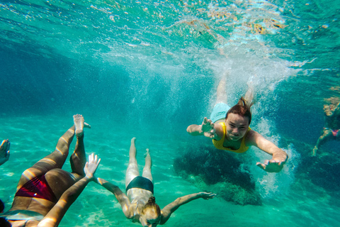 Athènes : excursion d&#039;une journée en bateau avec baignade et piscine thermaleAthènes : excursion d&#039;une journée en bateau vers les îles avec baignade