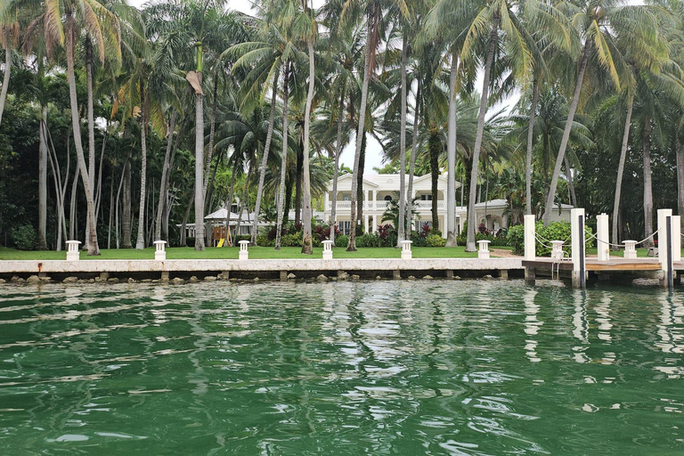 Miami: Private Tailored Sightseeing Boat Tour 1 hour Package w/o Gas & Marina Fees $70 due at Check-in