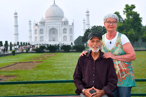 Agra : Coupe-file Taj Mahal et visite privée du fort d&#039;AgraVoiture avec chauffeur, Guide, Billets d&#039;entrée aux monuments