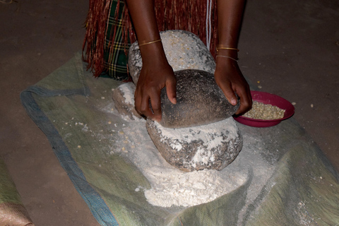 Au départ d'Arusha : circuit du lac Eyasi, des villages Datoga et HadzabeAu départ d'Arusha : visite du lac Eyasi, des villages Datoga et Hadzabe