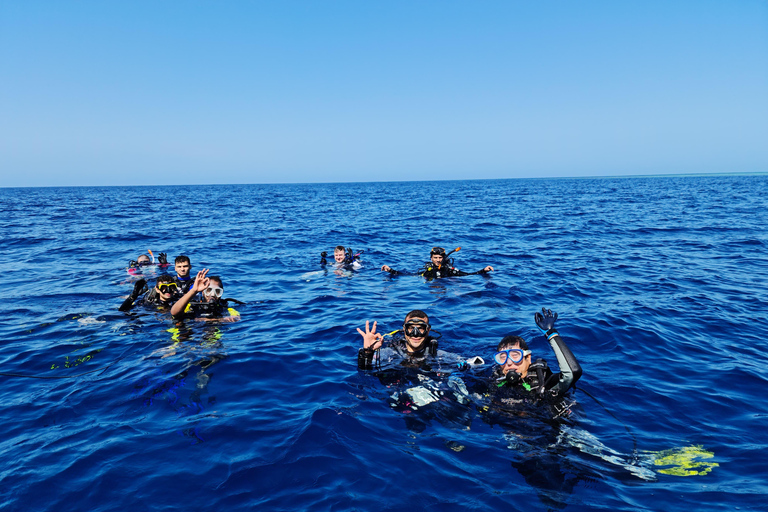 Jeddah: Red Sea Snorkeling and Diving Yacht Trip Diving