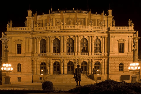 布拉格：鲁道夫音乐厅德沃夏克厅圣诞音乐会E 类（第 18 排：24-34 号座位）