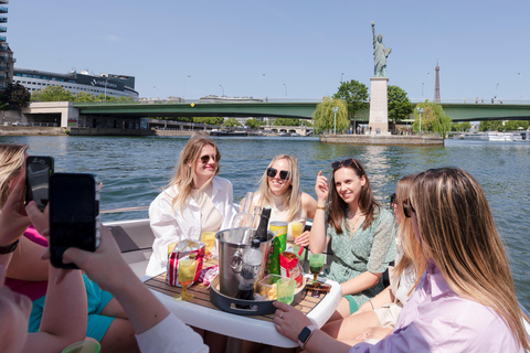 Paris: Private Seine River Cruise Paris: Private Seine River Cruise with Guide