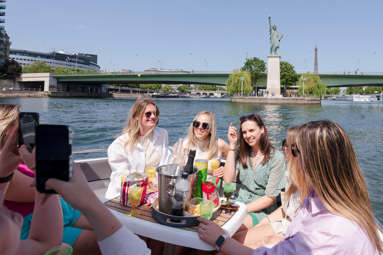 Paris: Private Seine River Cruise Paris: Private Seine River Cruise with Guide