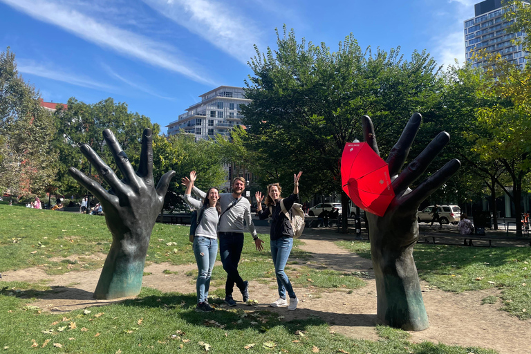 Toronto: City tour de 3 horas pelos destaques da cidadeToronto: Excursão a pé de 3 horas, com dicas, em inglês