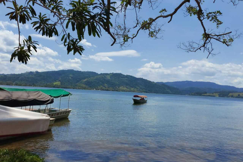 Tarapoto: Laguna Azul-tur med lunch