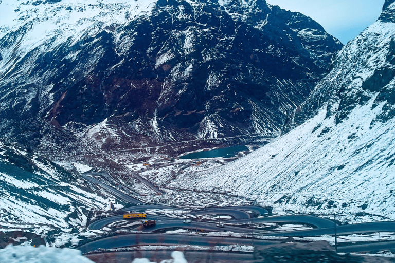 Portillo and Laguna del Inca: nature and mountains on a tour from Santiago