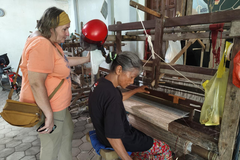 Yogyakarta: Kulon Progo Village Cycling Tour with Snacks