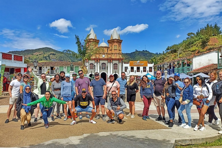 Z Medellin: Guatape El Peñol z łodzią, śniadaniem i lunchemMiejsce zbiórki w parku El Poblado