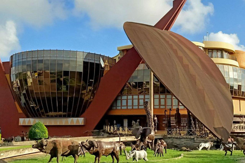 Arusha: tour della città con canoa sul lago DulutiArusha: giro della città con canoa sul lago Duluti