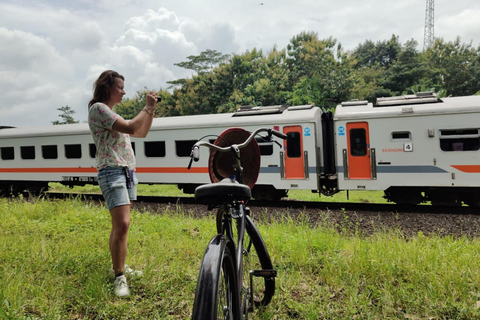 Yogyakarta: Kulon Progo Village Cycling Tour with Snacks