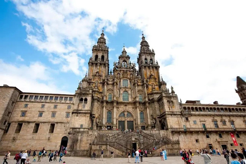 From Lisbon: Santiago de Compostela Day Trip with Fatima